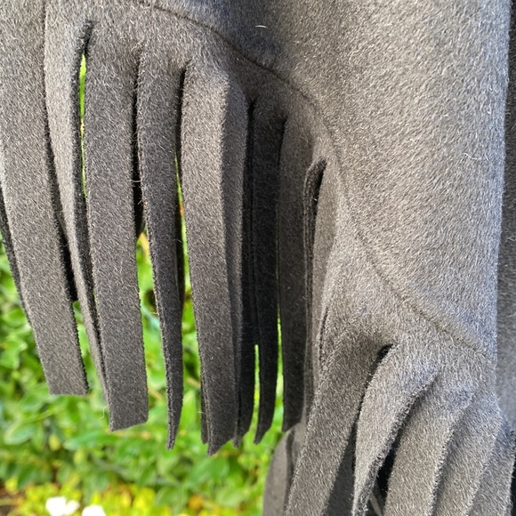 Shamask Cashmere and wool thick black fringe cape - Picture 12 of 14